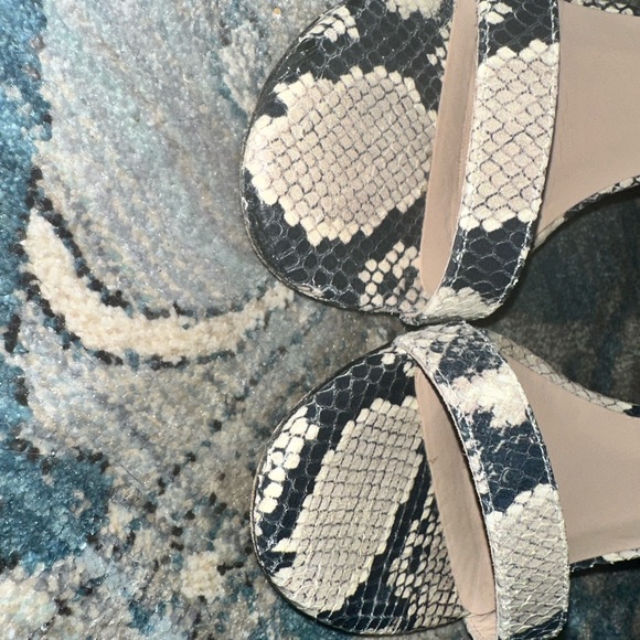 Stuart Weitzman Nearly Nude Sandles - Picture 5 of 14